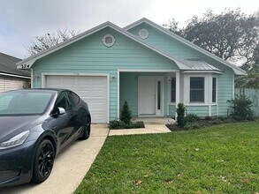 Building Photo - 224 Vista Grande Dr