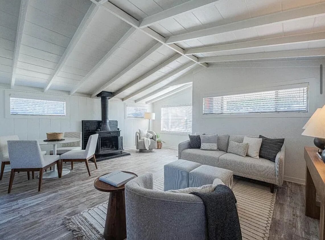 Building Photo - Ready now