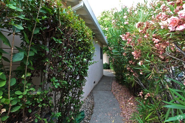 Foto del edificio - 1623 Merritt Dr