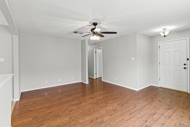 Building Photo - 200 Stanford Dr