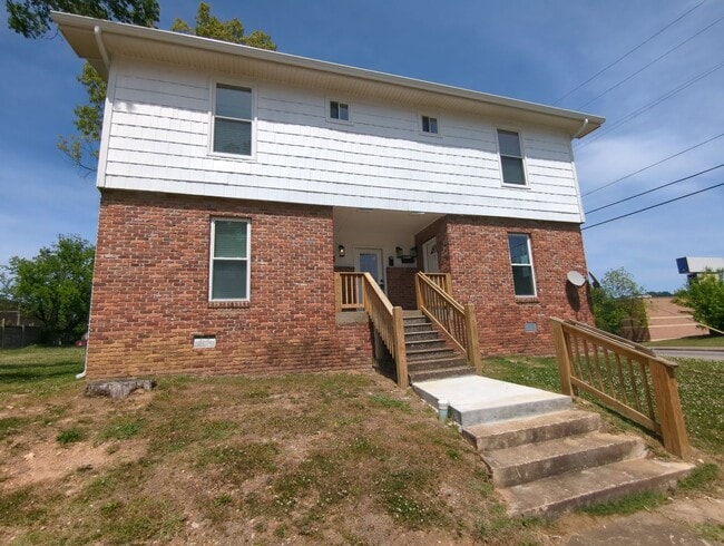 Building Photo - 2015 Duncan Ave