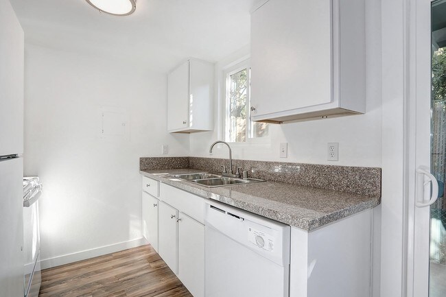 Kitchen Counter - 5105 24th St