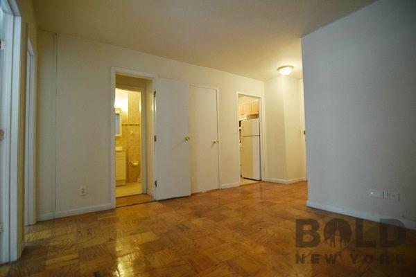 Building Photo - 230 E 44th St