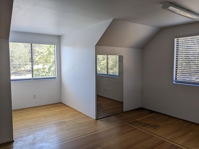 Building Photo - 1271 Pomeroy Rd