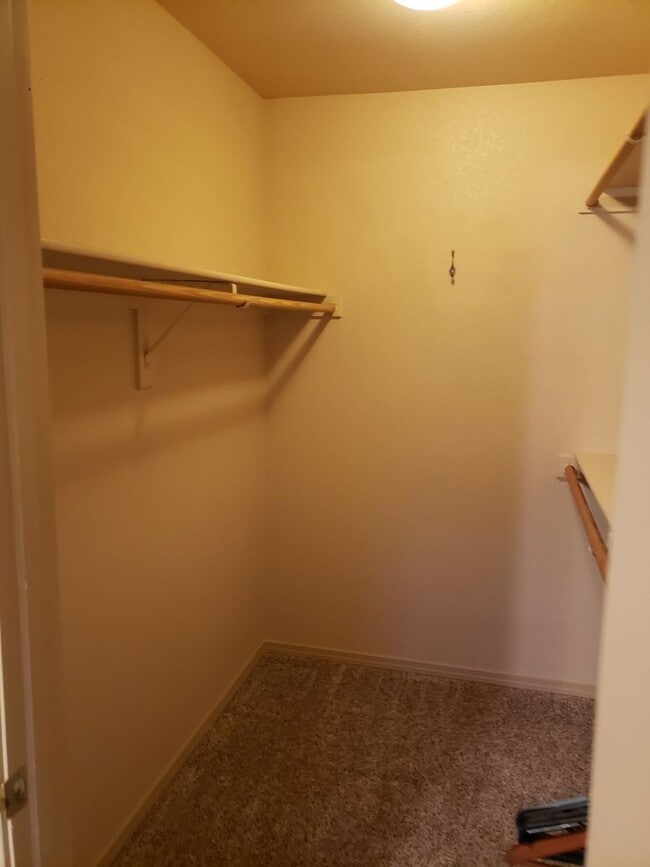 Building Photo - Northwoods Condo - 2 bed / 1 bath with assigned parking
