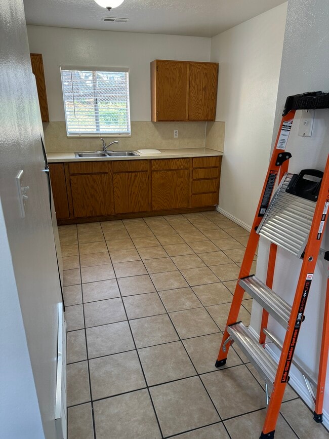 Foto del edificio - 430 N 1000 E