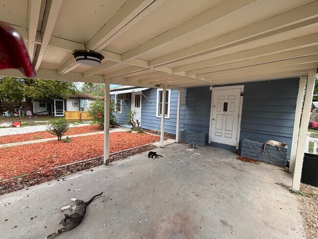 Foto del edificio - 5731 Mitchell Ct