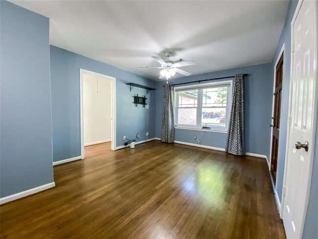 Building Photo - 10535 Seaford Dr