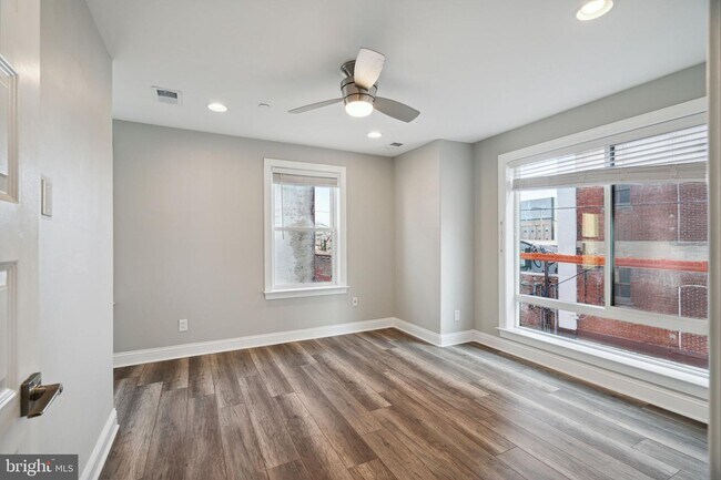 Building Photo - 1419 Poplar St