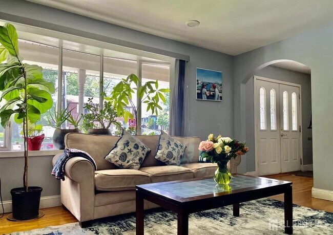 Building Photo - 56 West Side Ave