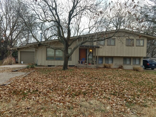 Building Photo - 2510 Ivy Dr