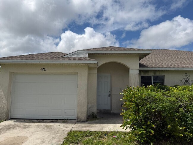 Foto del edificio - 4761 22nd St SW