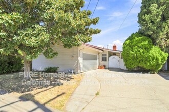 Building Photo - 2809 Bonita Ave