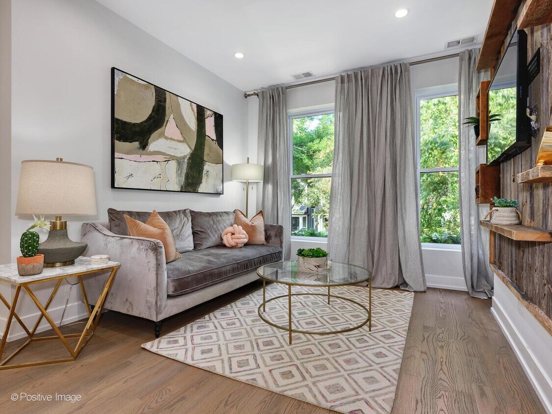 Foto principal - 2433 N Janssen Ave