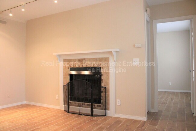 Foto del edificio - 11130 N Stratford Dr