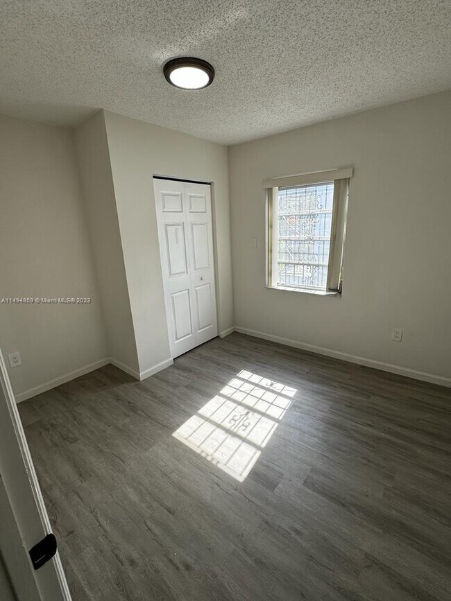 Building Photo - 2734 SW 30th Ct