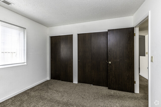 1BR, 1BA - 595SF - Highland Square Apartments