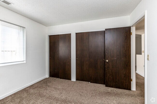 1 habitación, 1 baño - 595 pies cuadrados - Highland Square