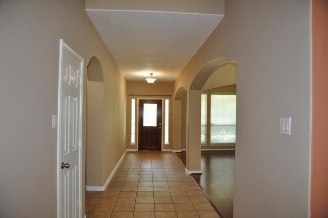 Foto del edificio - 2222 Drake Falls Dr