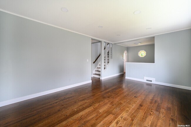 Building Photo - 24 Ashwood Rd