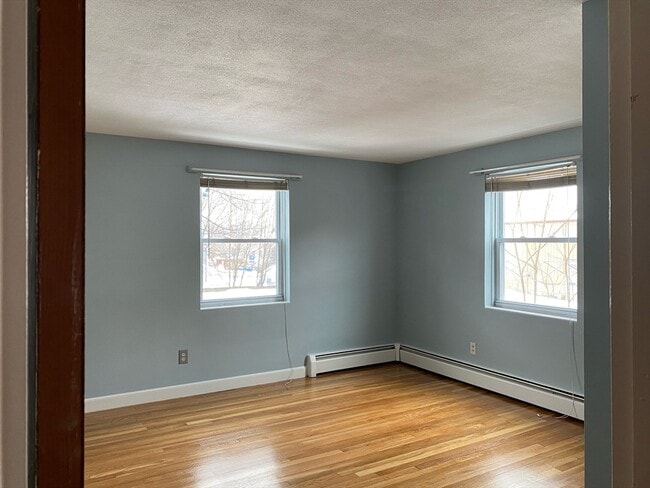 Building Photo - 40 Montvale Ave