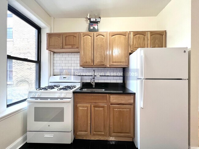 Building Photo - 114 West 238th Street