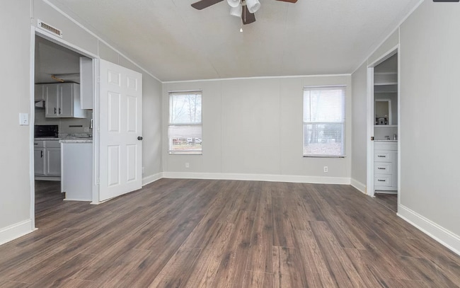 Building Photo - 312 Pinehaven Dr