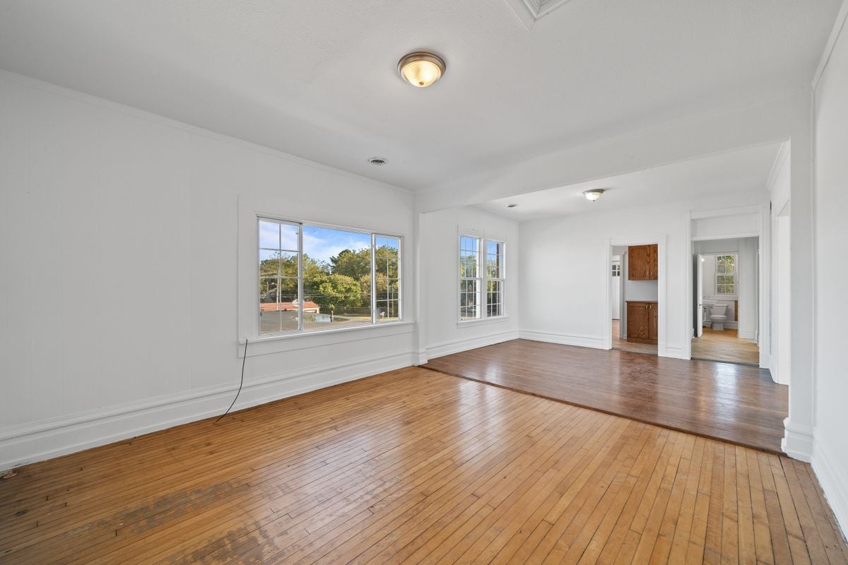 Building Photo - 106 N Main St