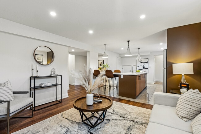 Building Photo - 32 Warbeck Pl