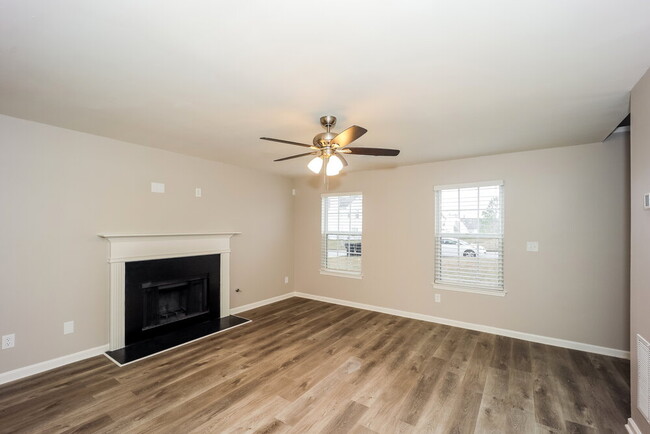 Building Photo - 425 Cherry Branch Ln