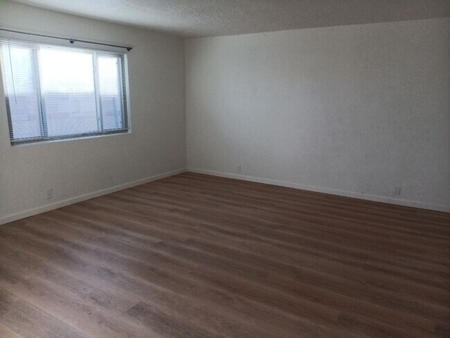 Foto del edificio - Charming 2-bedroom, 1-bathroom! Showings available NOW!