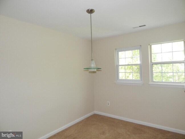 Foto del edificio - 8355 Montgomery Run Rd
