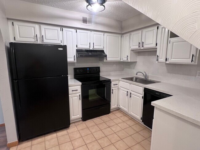 Foto del edificio - 261 Pinewood Cir