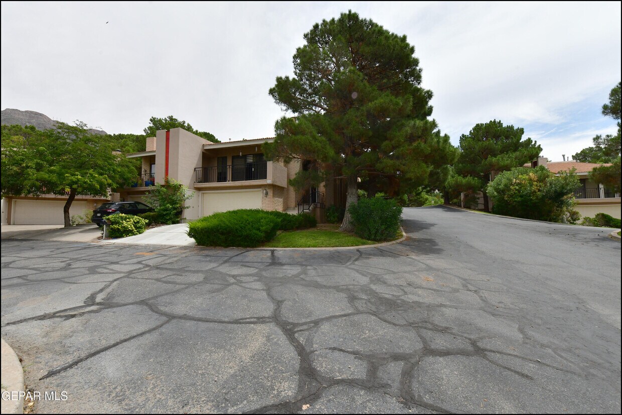 Primary Photo - 5900 Mira Hermosa Dr