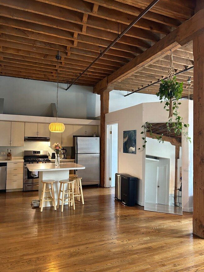 Kitchen - 1147 W Ohio St