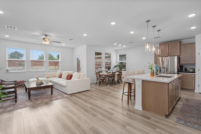 Building Photo - 1617 Purple Martin Dr
