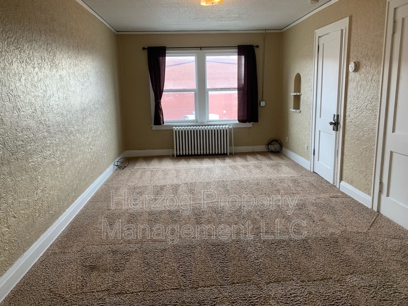 Primary Photo - 204 W Lincoln Ave