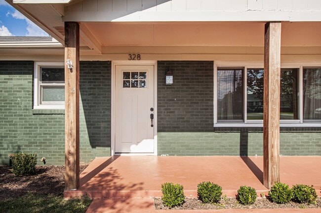 Building Photo - 328 Margo Ln