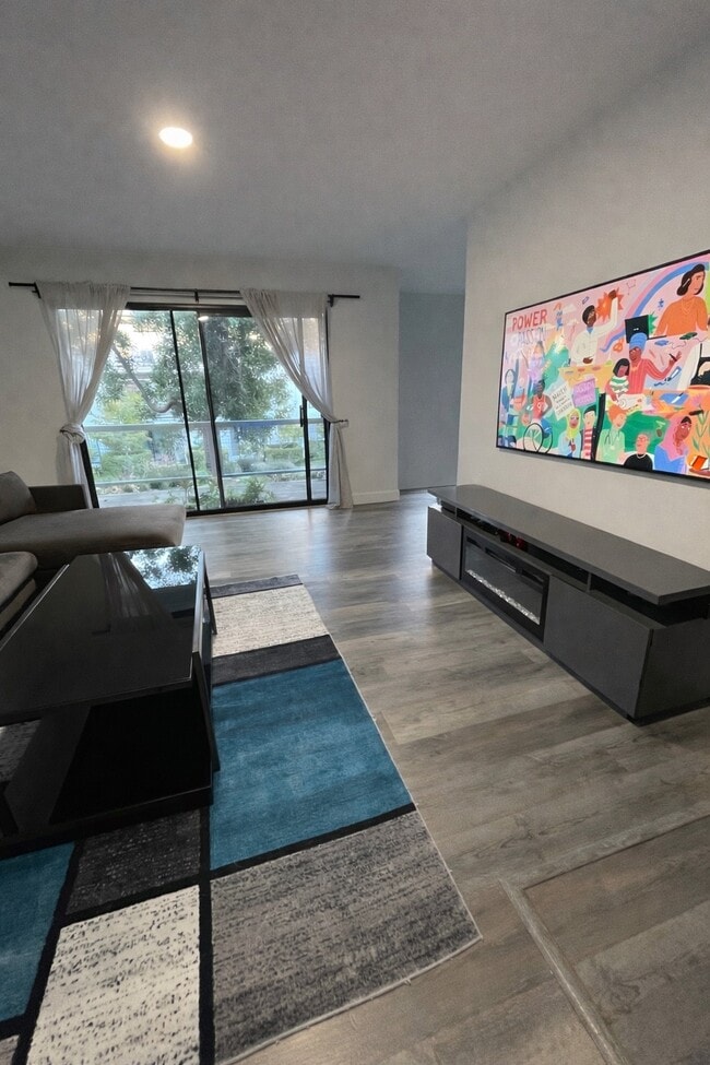 Photo - 4 Commodore Dr Apartment