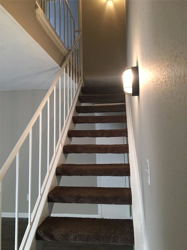 Foto del edificio - 5625 Antoine Dr