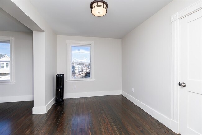 Building Photo - 180 Shirley St