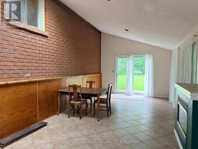 Photo du bâtiment - 7643 Cavendish Dr