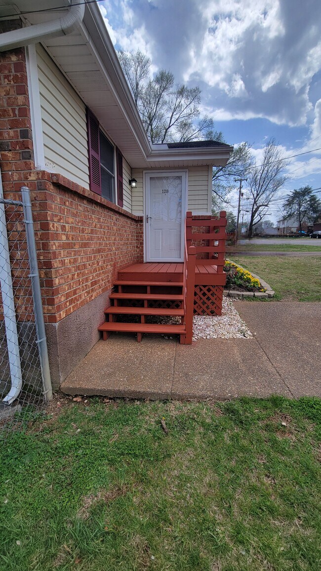 Building Photo - 128 Slayton Ct