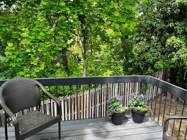 Overlooks The Mill Creek - 1413 E Murphys Ln