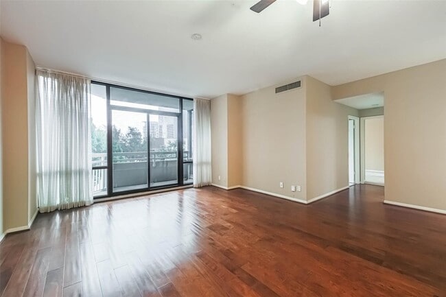 Building Photo - 15 Greenway Plz