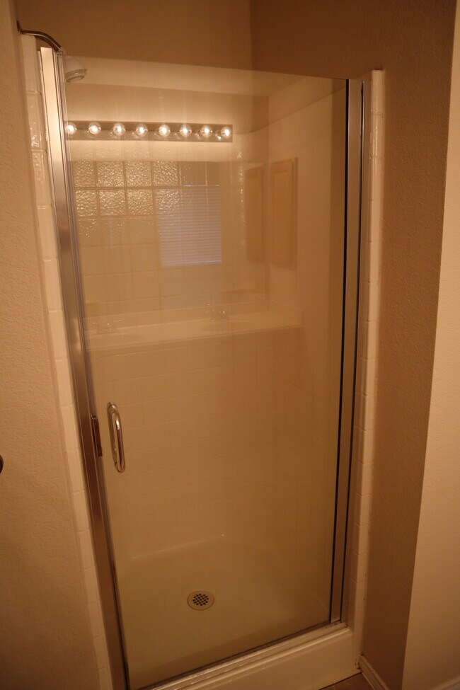 Foto del edificio - 1000 Warbler Ln