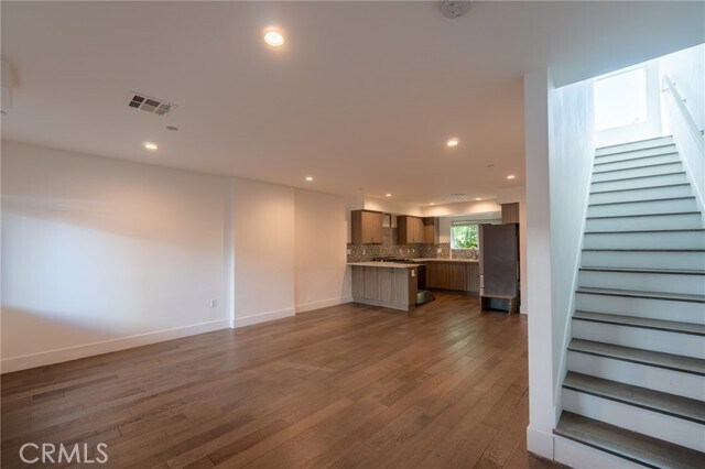 Building Photo - 6810 Simpson Ave