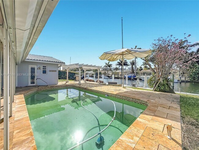 Foto del edificio - 2770 NE 8th Ct