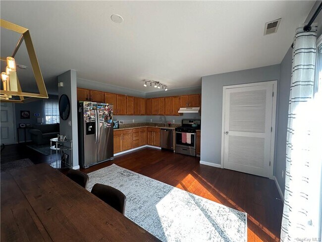Foto del edificio - 620 Crab Apple Ln