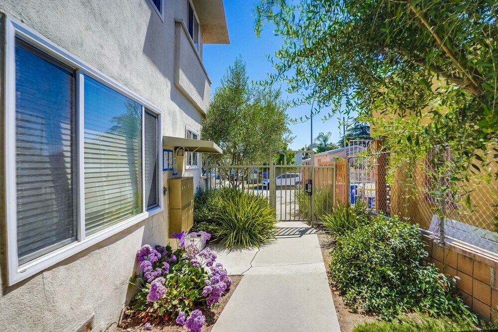 Foto principal - 6545 S Victoria Ave